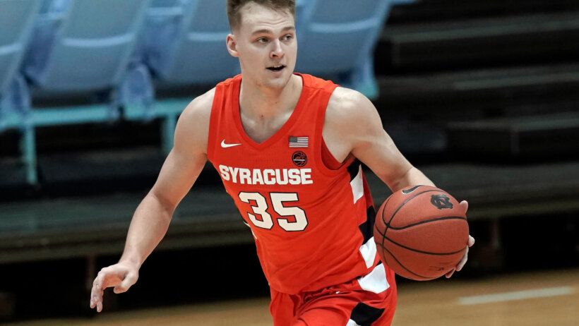 Syracuse guard Buddy Boeheim dribbling