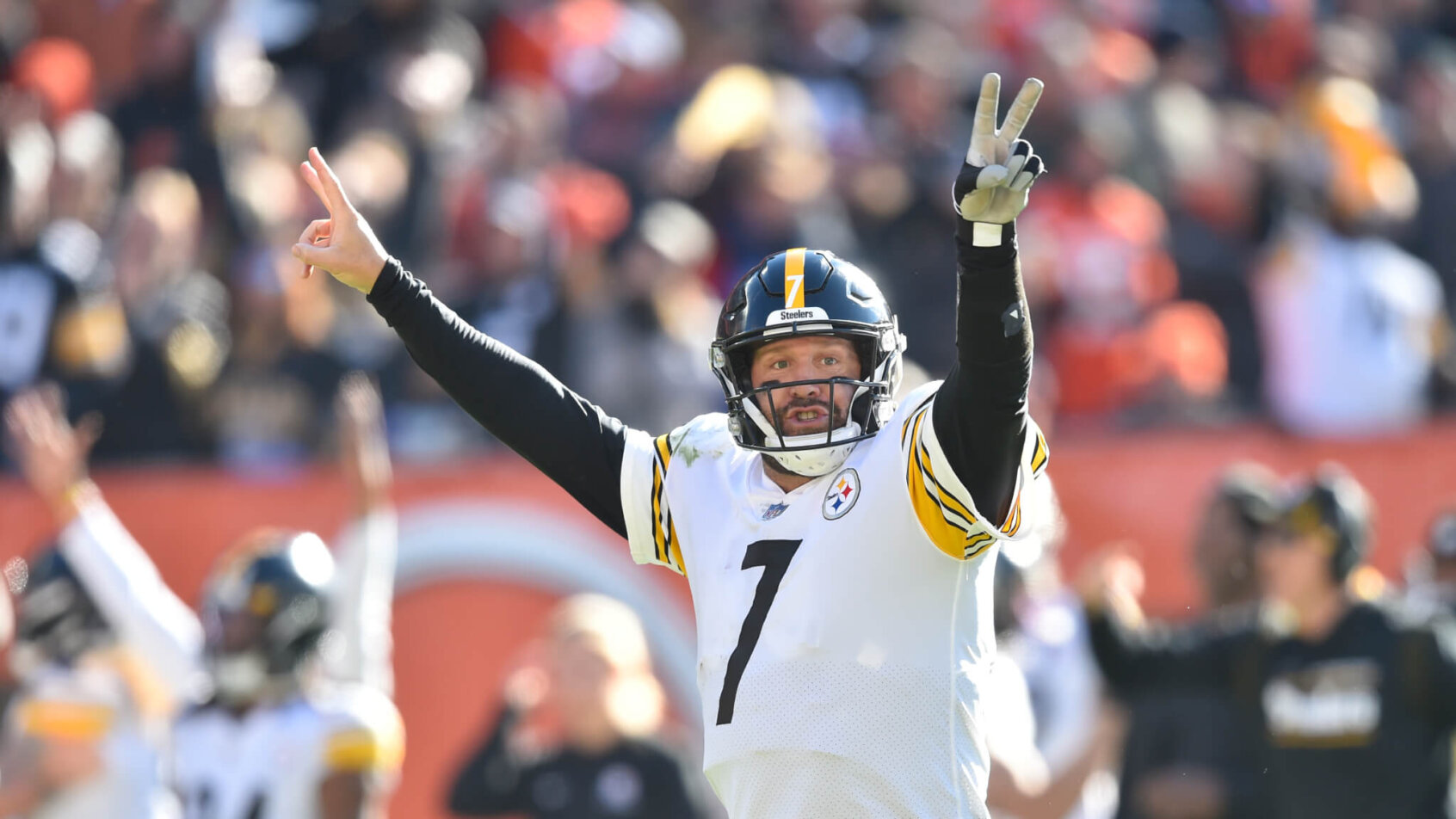 Ben Roethlisberger signalling 2-point conversion try