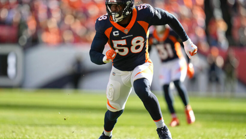 Denver Broncos outside linebacker Von Miller rushing the quarterback