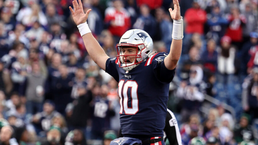 Mac Jones TD celebration