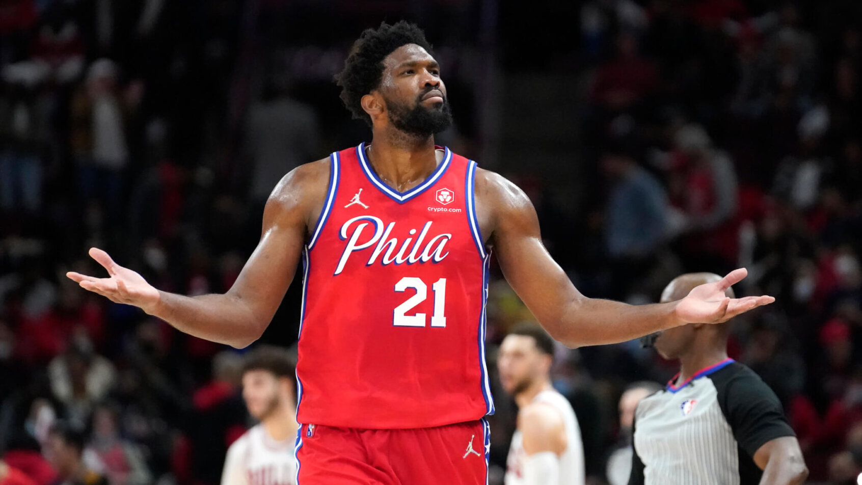 Joel Embiid taunts Bulls fans