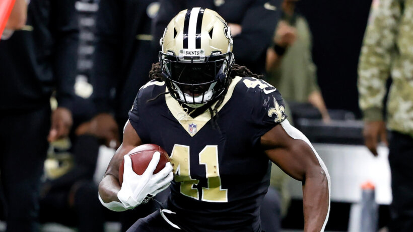 Alvin Kamara carries the ball versus Atlanta