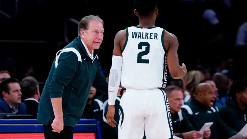 Michigan State head coach Tom Izzo talks to Tyson Walker