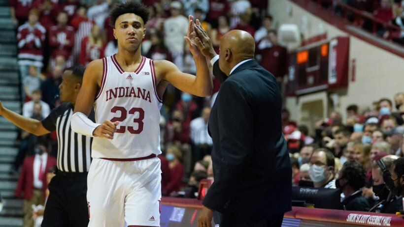 Mike Woodson greets Trayce Jackson-Davis
