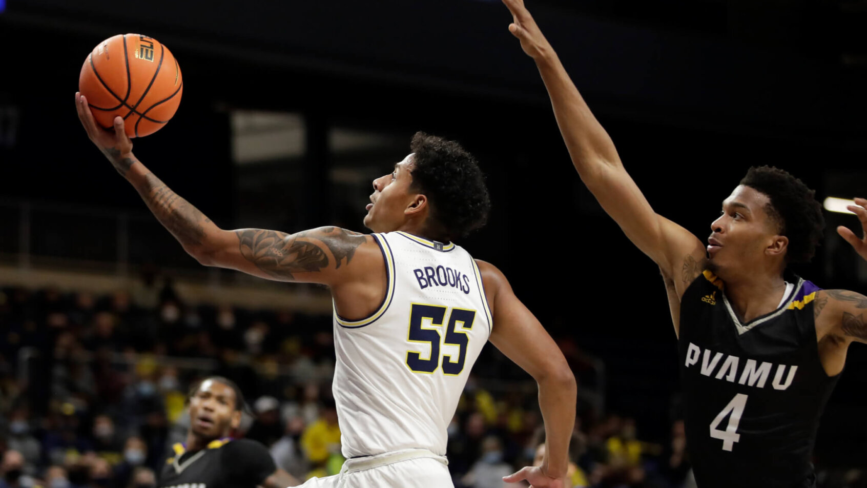Eli Brooks drive to the hoop