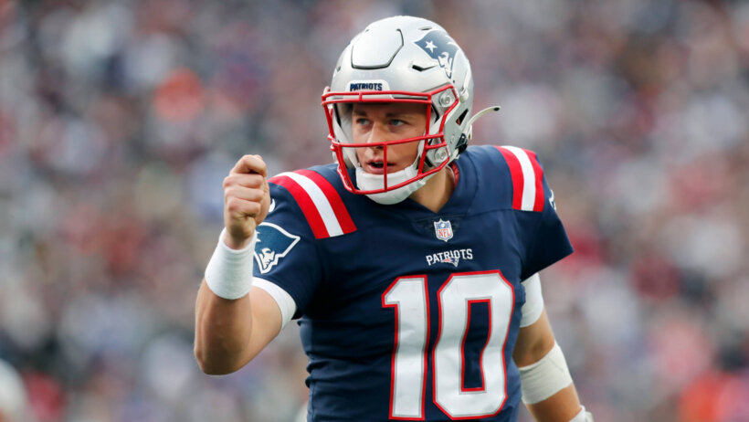 Mac Jones celebrates TD