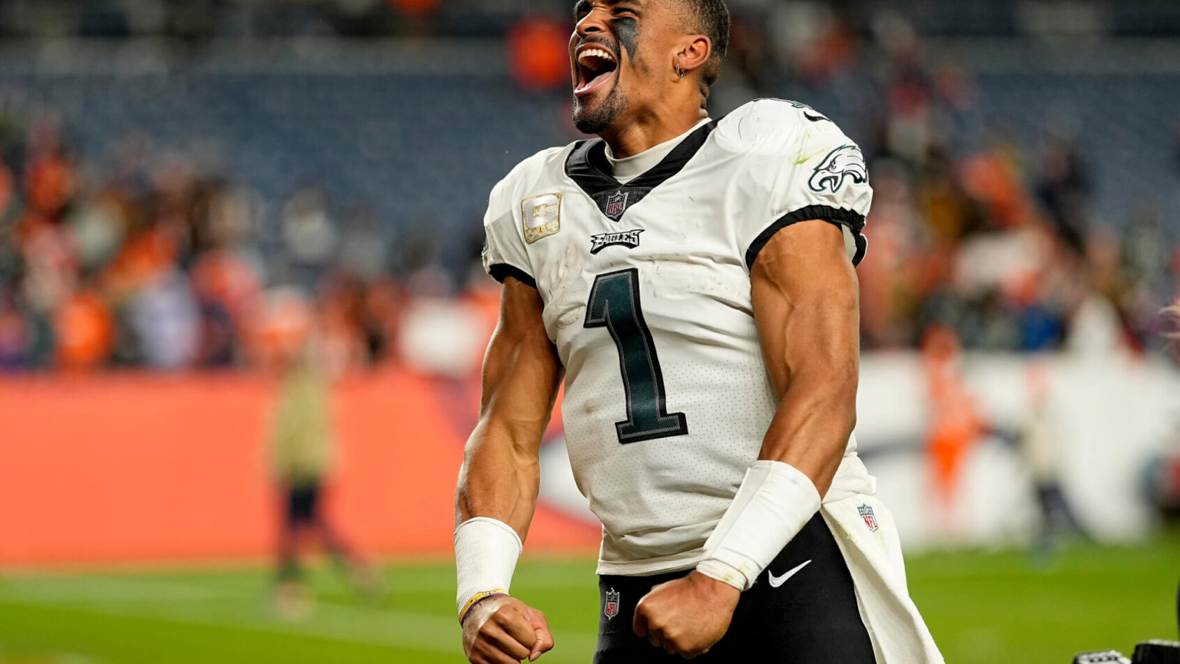 Jalen Hurts pumped reaction no helmet