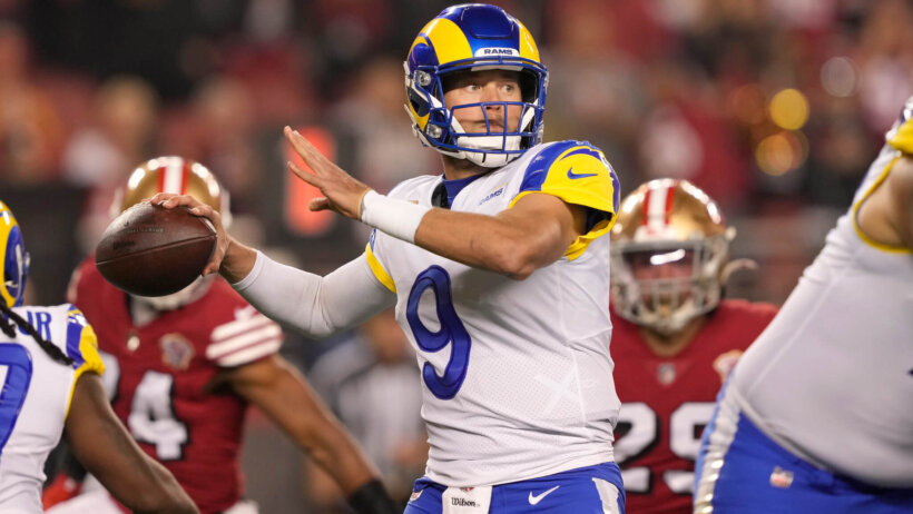 Matthew Stafford throwing ball