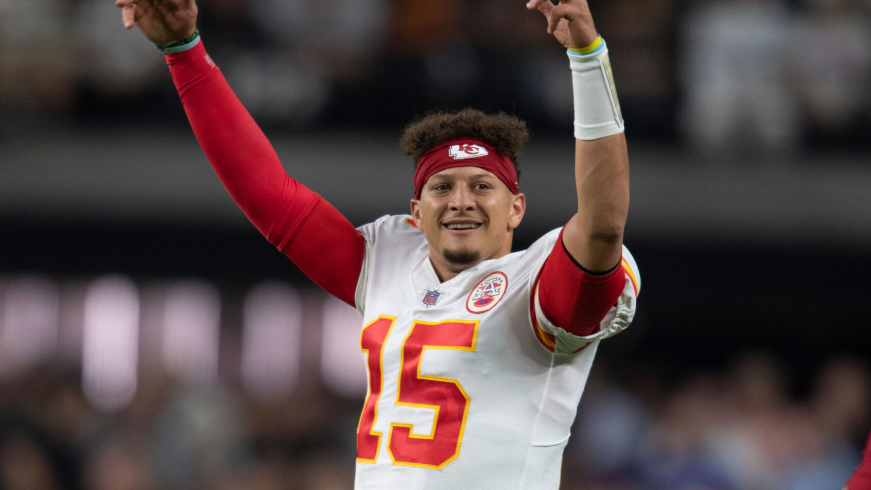 Patrick Mahomes celebrates versus Raiders