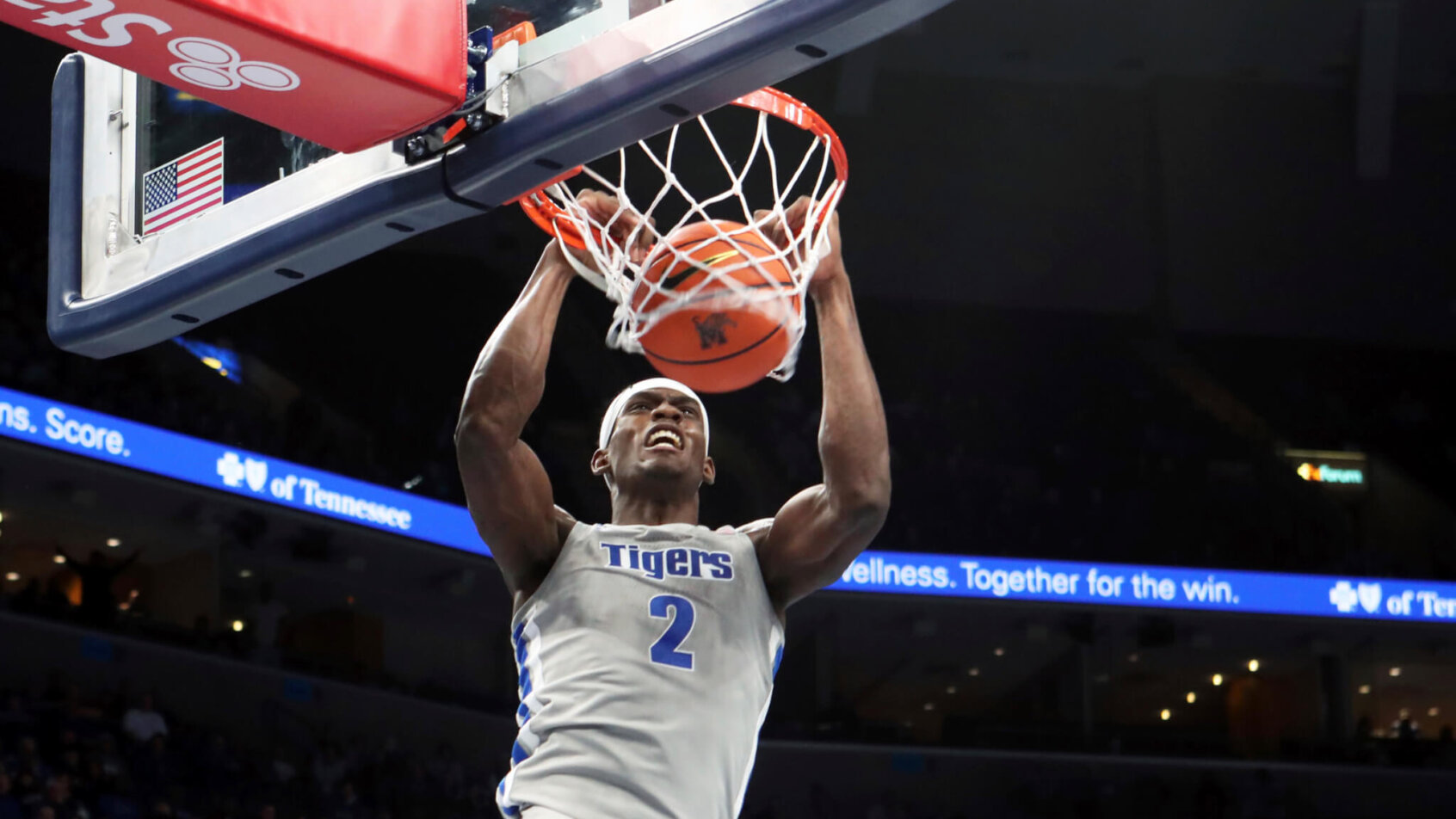 Jalen Duren throws down a dunk