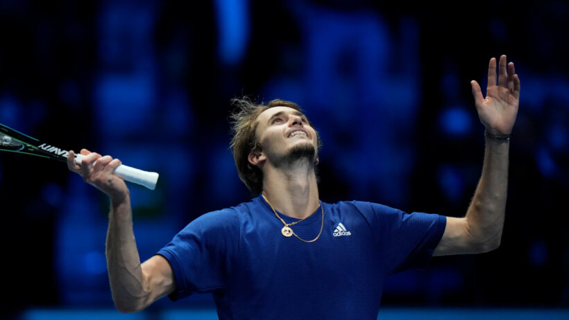 Alexander Zverev looking skyward