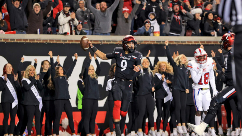 Cincinnati quarterback Desmond Ridder celebrating
