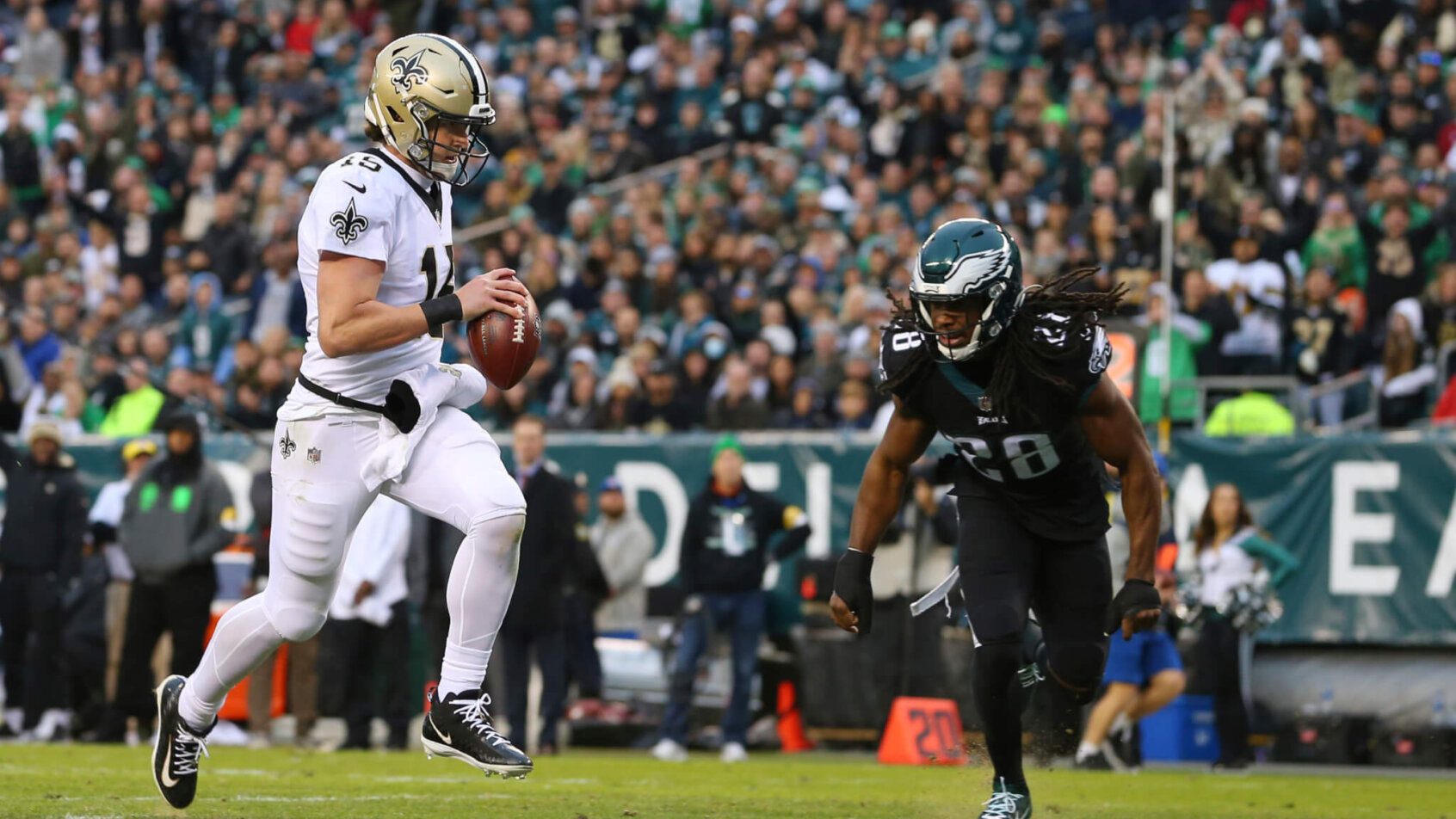 Trevor Siemian rushes for a touchdown