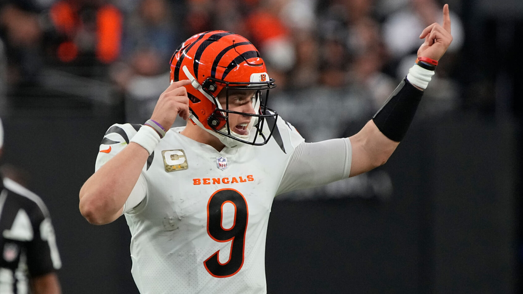 Joe Burrow calling out plays at line