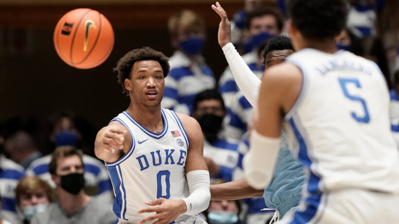 Duke forward Wendell Moore Jr making a pass