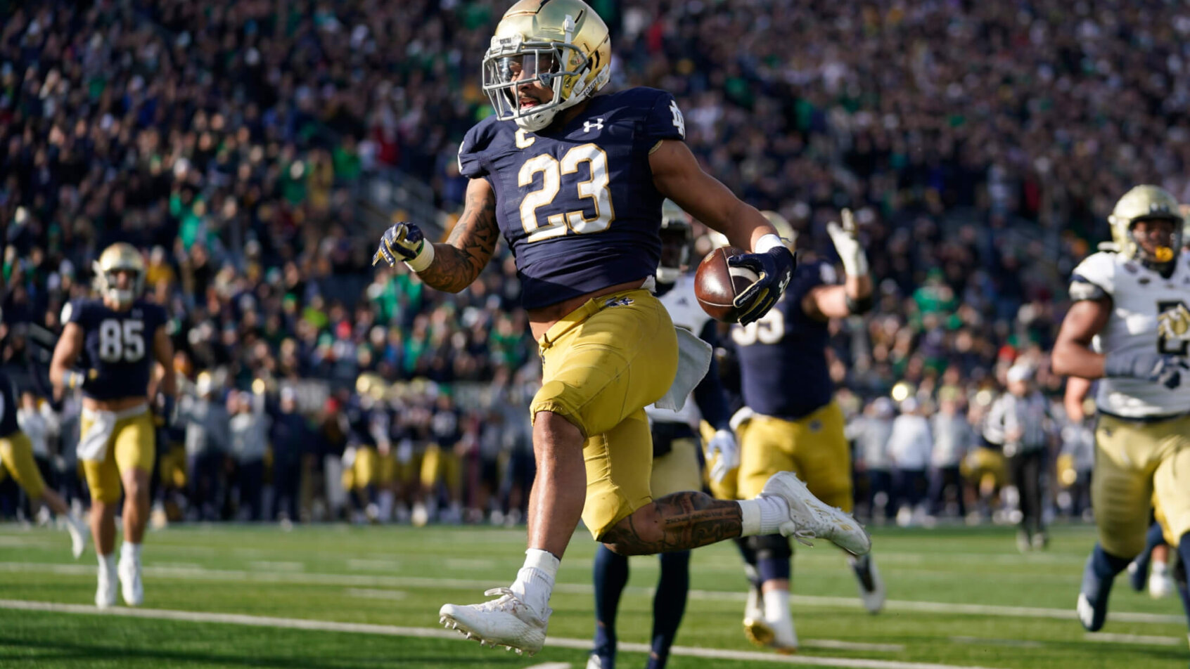 Kyren Williams skips in to end zone