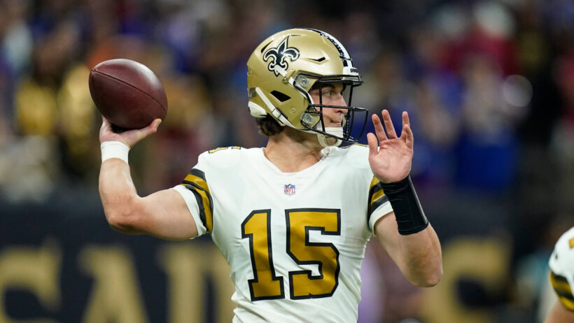 New Orleans Saints quarterback Trevor Siemian throwing a pass