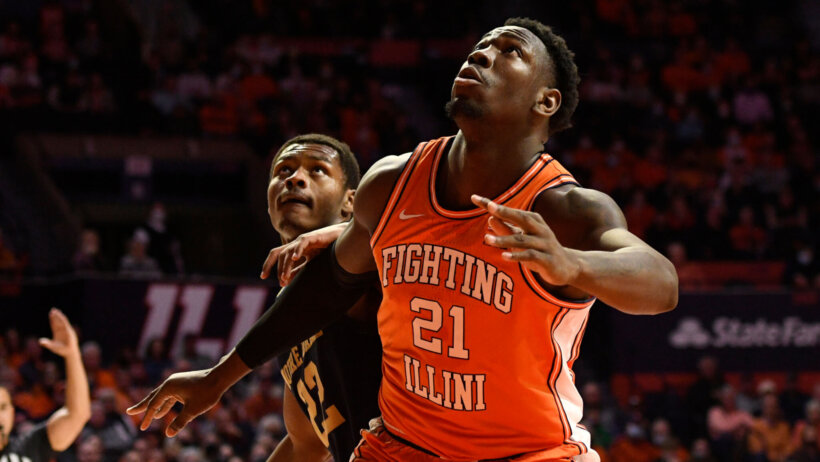 Illinois' Kofi Cockburn boxing out to grab a rebound