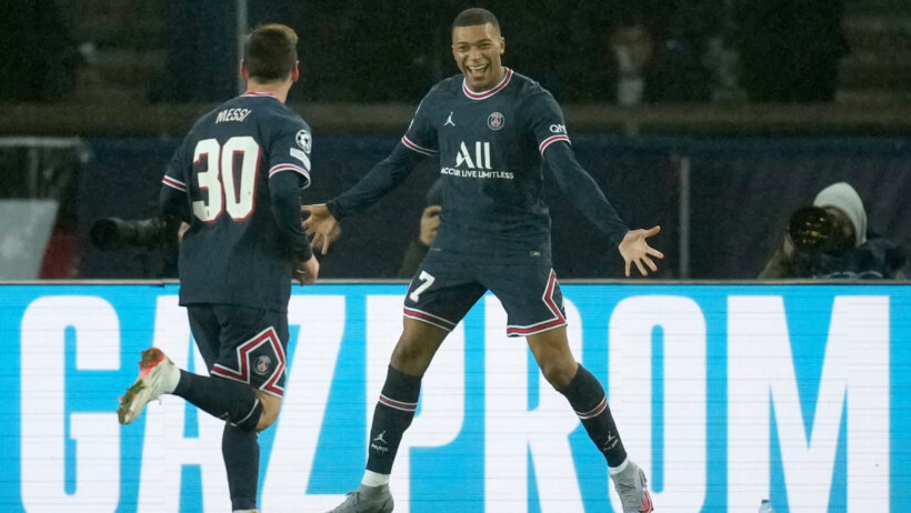 Kylian Mbappe, Lionel Messi celebrate, PSG
