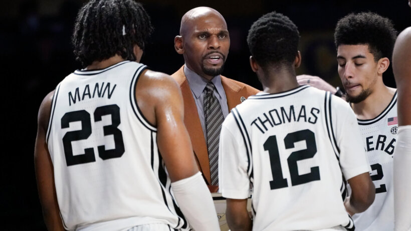 Vanderbilt coach Jerry Stackhouse talking to his players