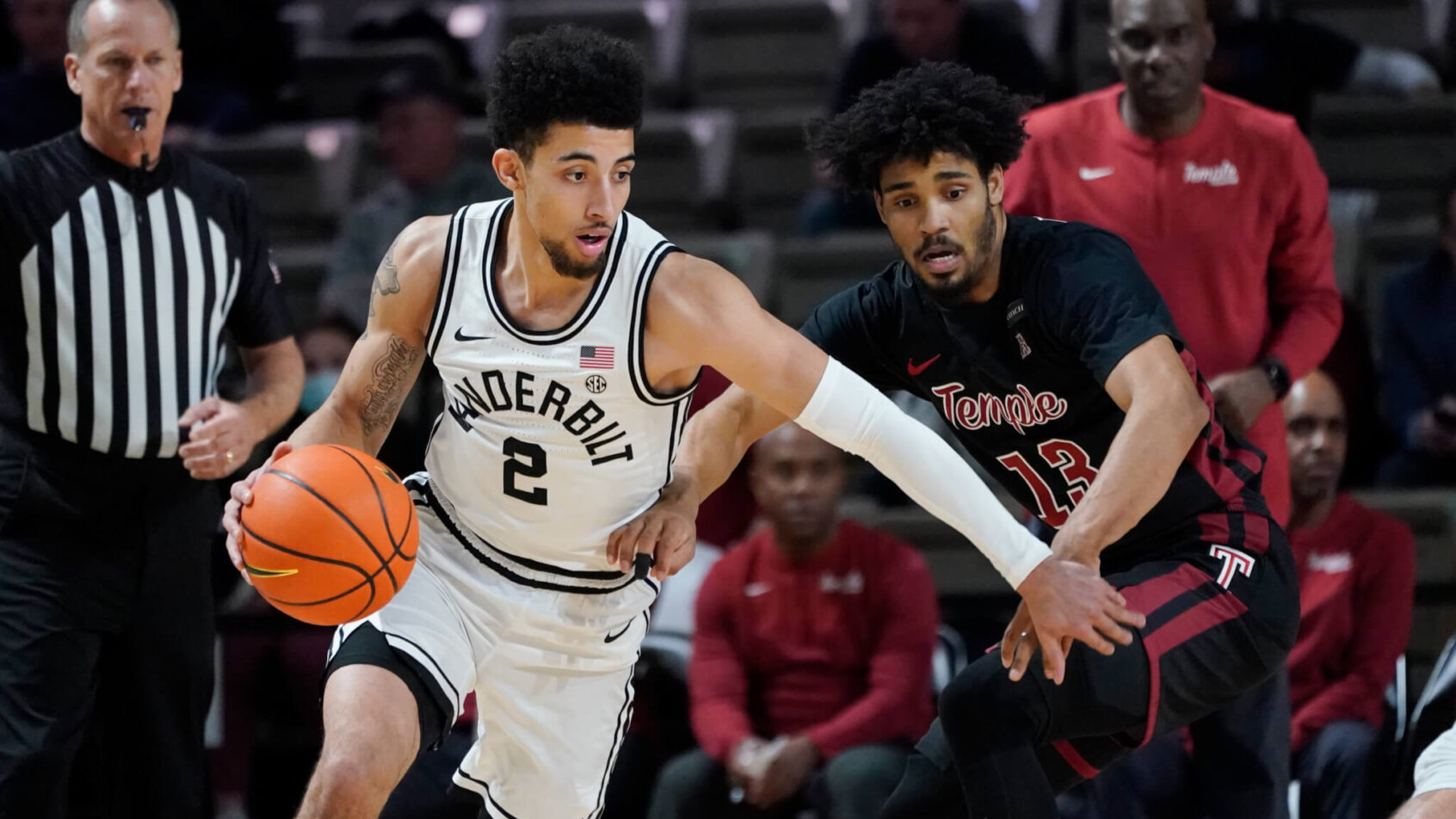 Vanderbilt's Scotty Pippen Jr dribbling around a defender