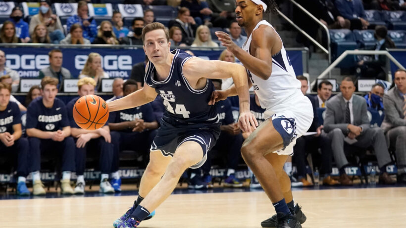 Utah State forward Justin Bean driving to the hoop