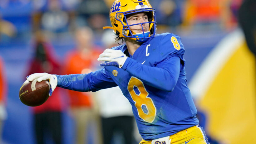 Kenny Pickett throwing football