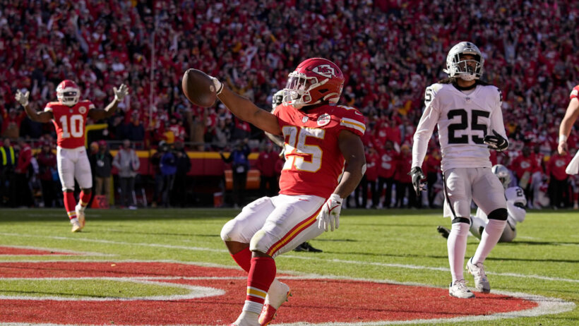 Clyde Edwards-Helaire TD celebration