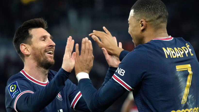 Kylian Mbappe, Lionel Messi celebrate, PSG
