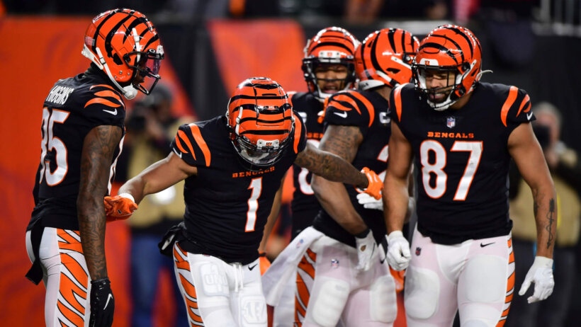 Ja'Marr Chase dancing with Bengals teammates
