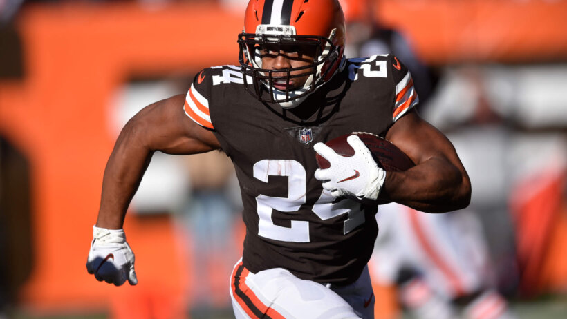 Nick Chubb carries the ball