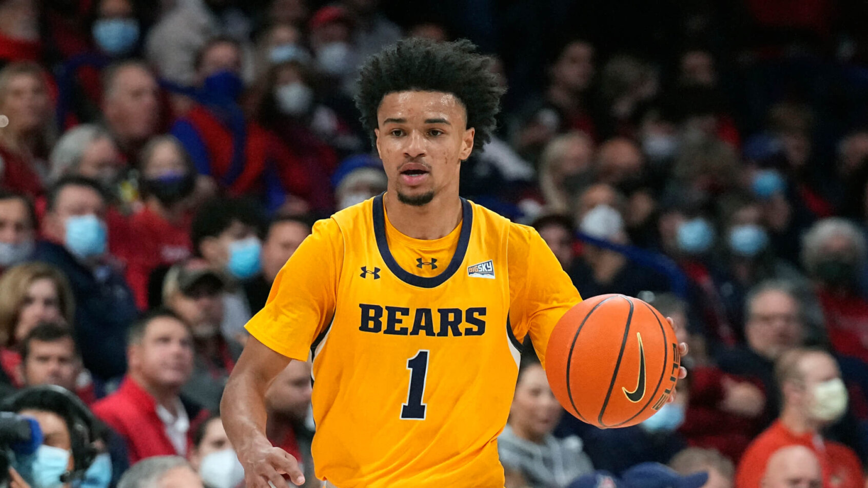 Northern Colorado guard Daylen Kountz dribbling
