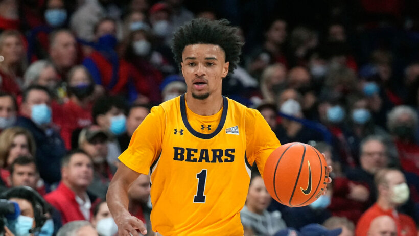 Northern Colorado guard Daylen Kountz dribbling