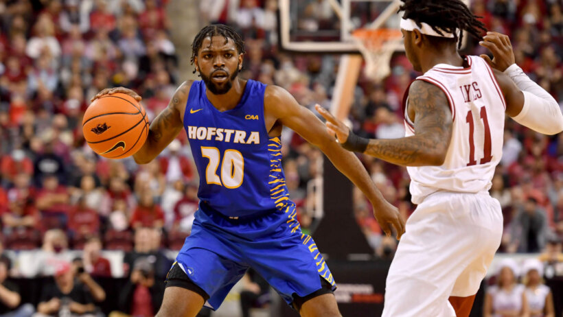 Hofstra guard Jalen Ray making a pass.