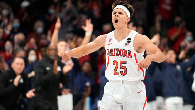 Kerr Kriisa celebrates after a bucket