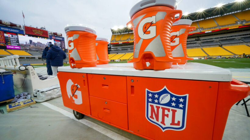 Gatorade coolers, pregame, Steelers vs Titans