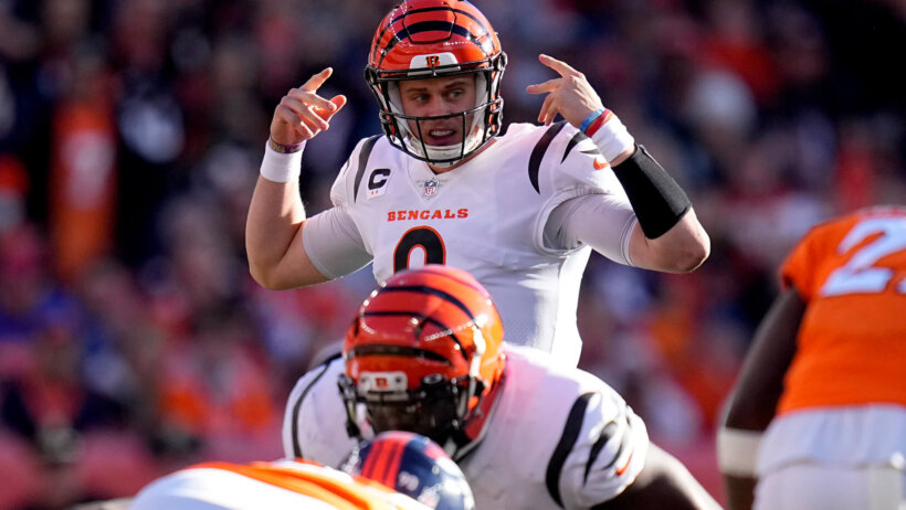 Joe Burrow pointing to head helmet at line of scrimmage