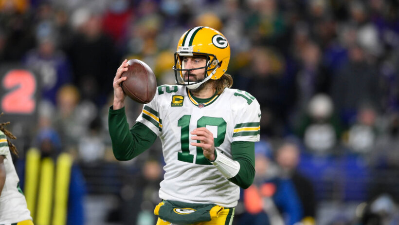 Aaron Rodgers receives snap