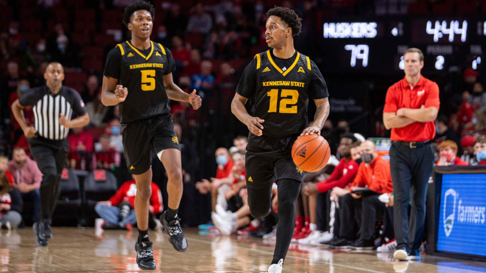 Kennesaw State guard Jamir Moultrie dribbling up the court
