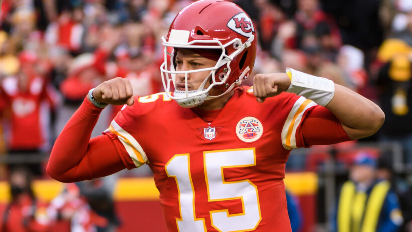 Patrick Mahomes flexing