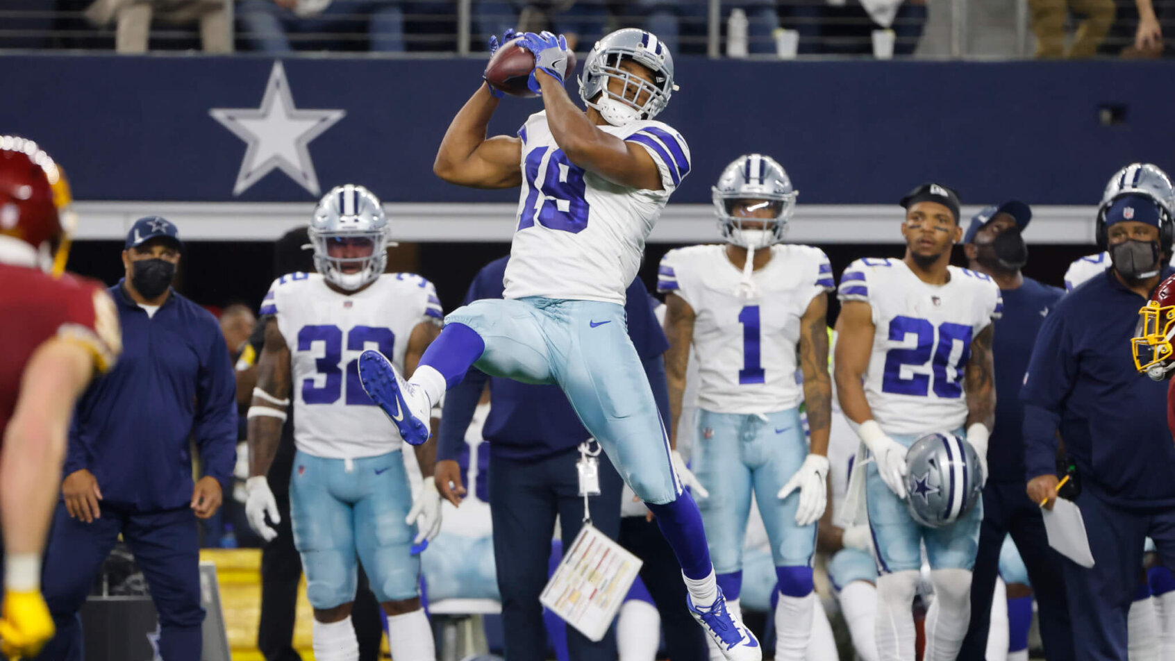 Amari Cooper catches pass, Dallas Cowboys