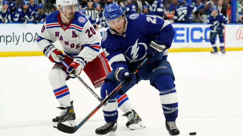Brayden Point and Chris Kreider battling for puck