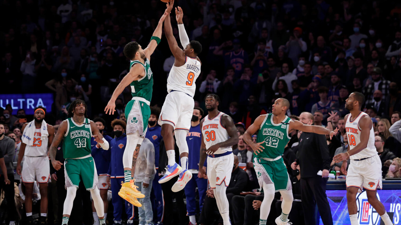 RJ Barrett shooting over defender