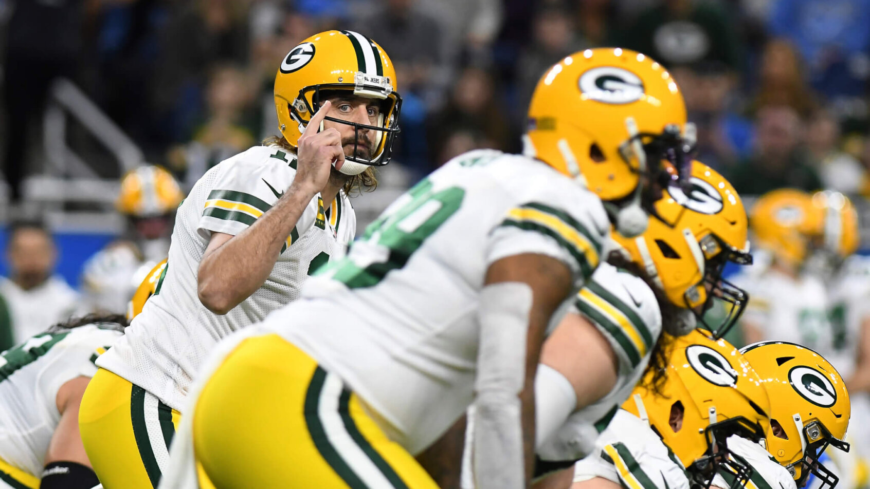 Aaron Rodgers signals at line of scrimmage, Green Bay Packers