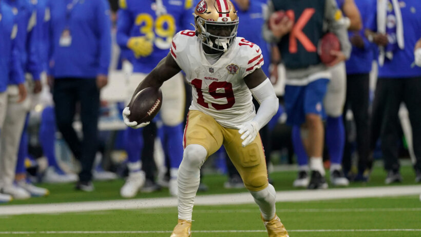 Deebo Samuel running with ball