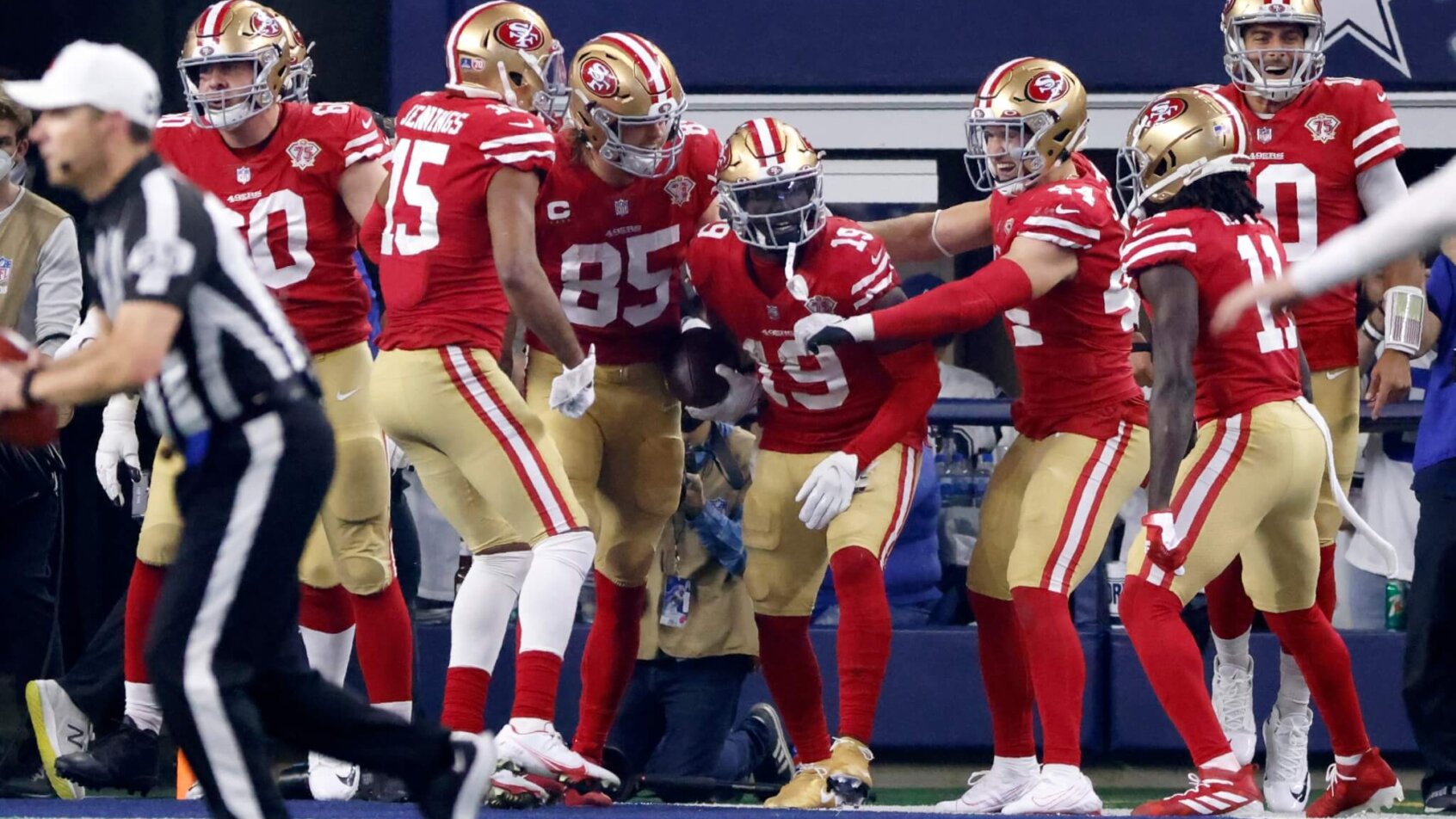 49ers players celebrate TD