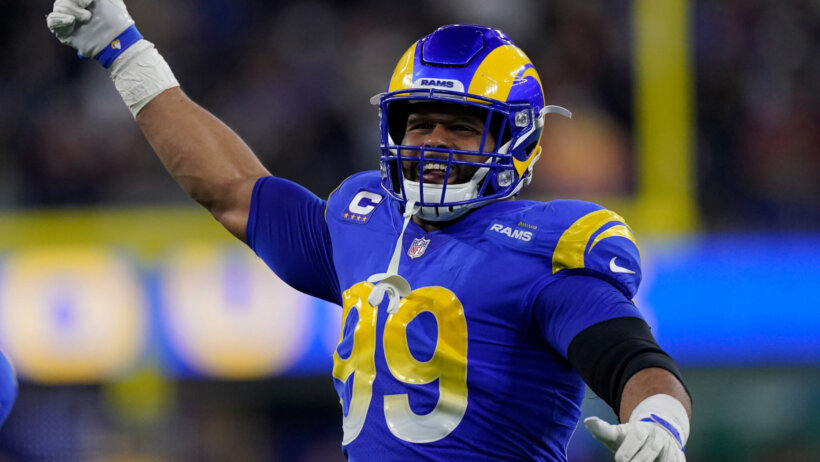 Aaron Donald arm up celebrating
