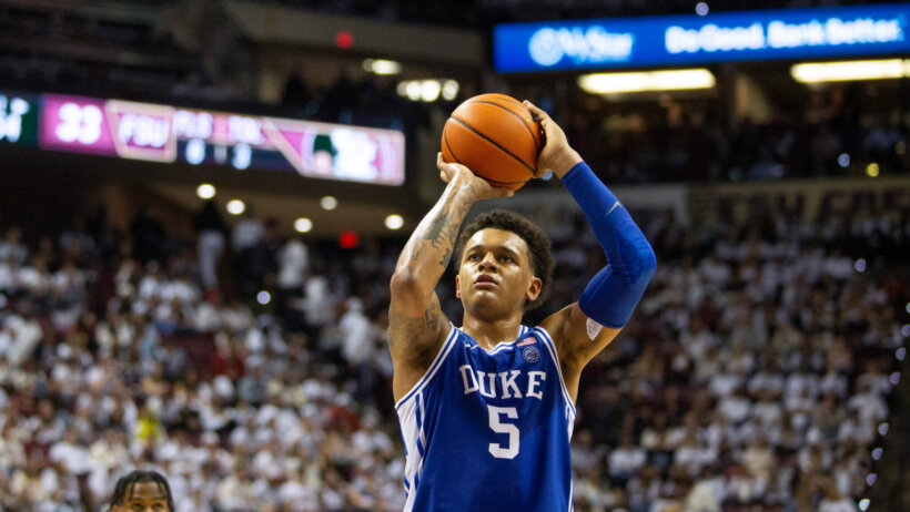 Paolo Banchero of Duke shooting a free throw