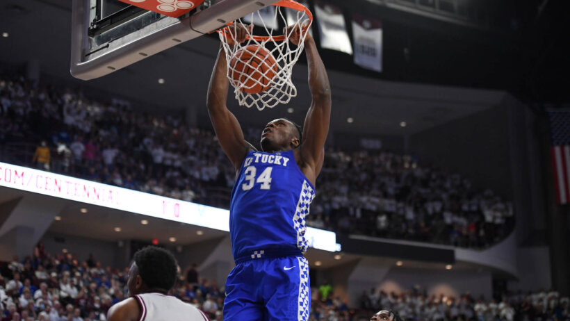 Kentucky forward Oscar Tshiebwe dunking