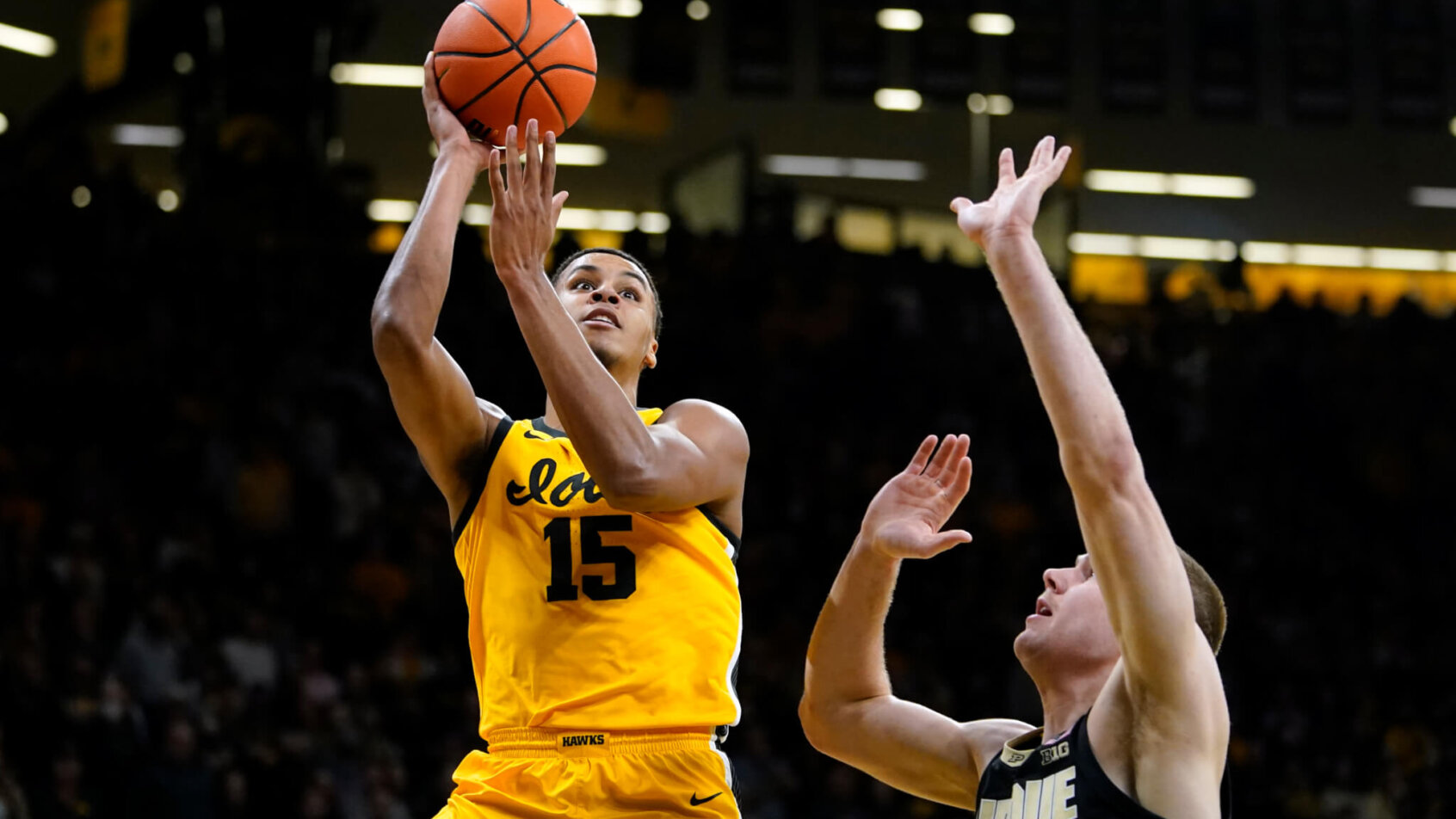 Iowa forward Keegan Murray shooting over a defender